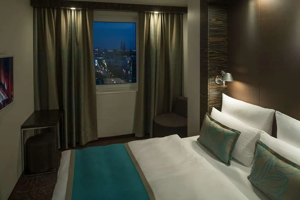 Hotel Motel One Hamburg-Alster